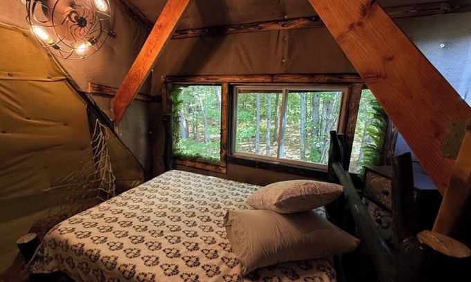 Braintree Cabin | Charming TREEHOUSE in remote location