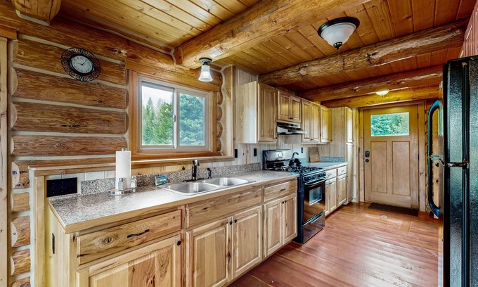 Polebridge Cabin | Charming two-story cabin with a wood stove - near Glacier National Park