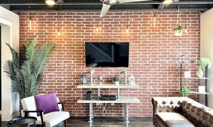 Midvale House | Charming updated LOFT style townhouse!