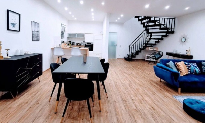 Schwandorf House | Charming Vacation Home “Ludwig der XVI” with Wi-Fi, Terrace & Garden