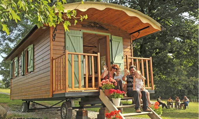 Peyrat-la-Noniere House | "Charming" Venetian caravan in Creuse on an estate with castle and pond