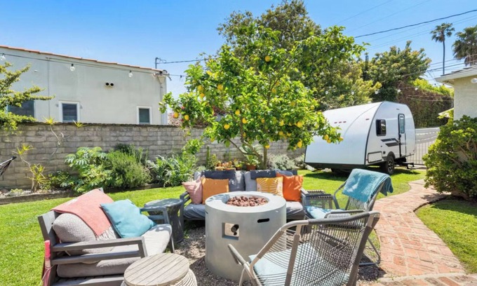 Ocean Park House | Charming Venice Bungalow blocks from the Beach!