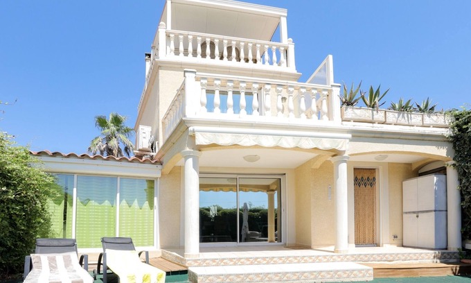Frontignan Villa | Charming villa close to the sea. Fully equipped.