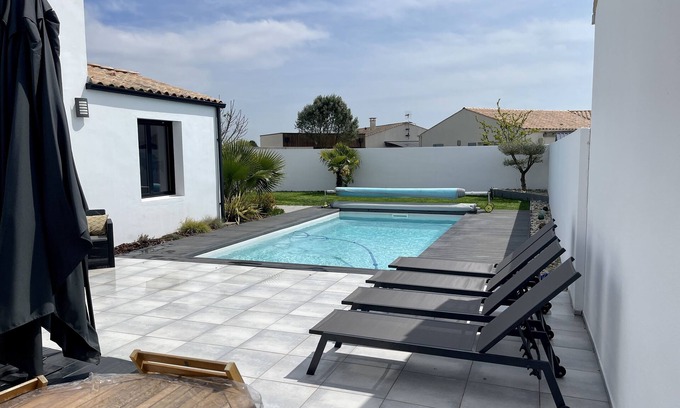 Villedoux House | Charming villa just outside La Rochelle with heated pool.
