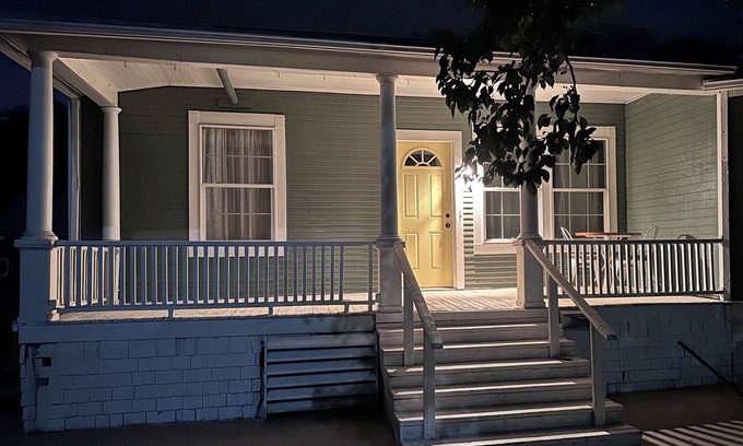 Porterville Apartment | Charming Vintage 1-bedroom apartment with WiFi, AC in lovely Porterville