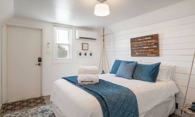 Franklin to the Fort Apartment | Charming Vintage Studio on the Bitterroot Bike Trail