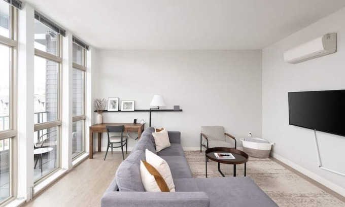 Fifth Ward Apartment | Charming Walker's Point Apt with Balcony