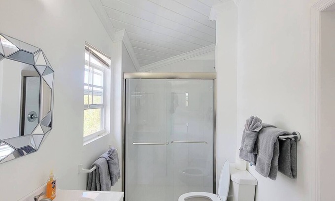Ocean Point Cottage | Charming Waterfront cottage in peaceful with WiFi, AC