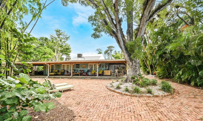 East Naples Apartment | Charming Waterfront Bungalow - only 2 miles to Olde Naples!