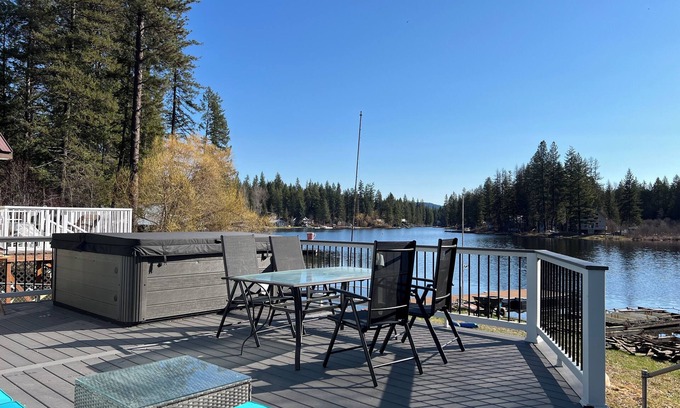 Newport House | Charming waterfront house in fantastic Newport with WiFi, AC
