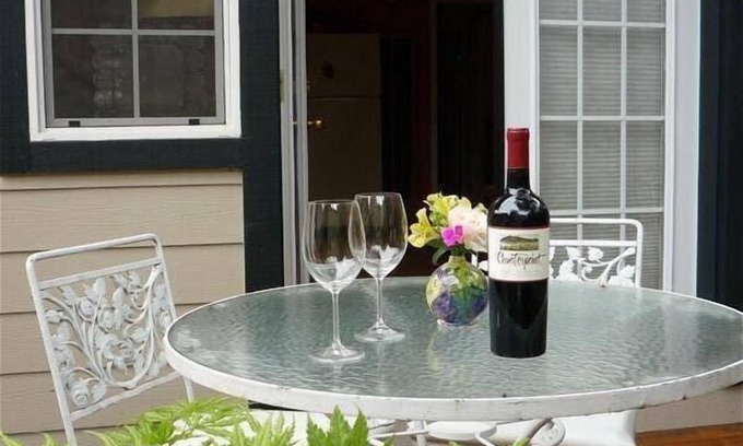Fetters Hot Springs-Agua Caliente Cottage | Charming Wine Country Cottage