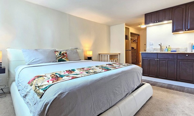 Diamond Head - Kapahulu - St. Louis Apartment | Charming10th Floor Cozy Studio w/Parking