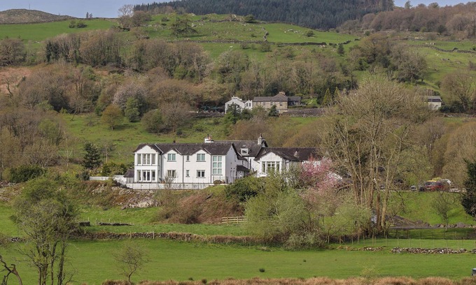 Bowland Bridge Cottage | CHASE VIEW, pet friendly, with a garden in Bowness-On-Windermere