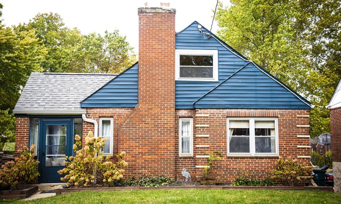 Roselawn Finance House | Château College Hill - Close to Bengals Stadium + Brink Brewing (Pet Friendly)