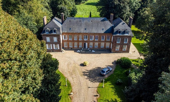 Hugleville-en-Caux Bed & Breakfast | Chateau De Grosfy