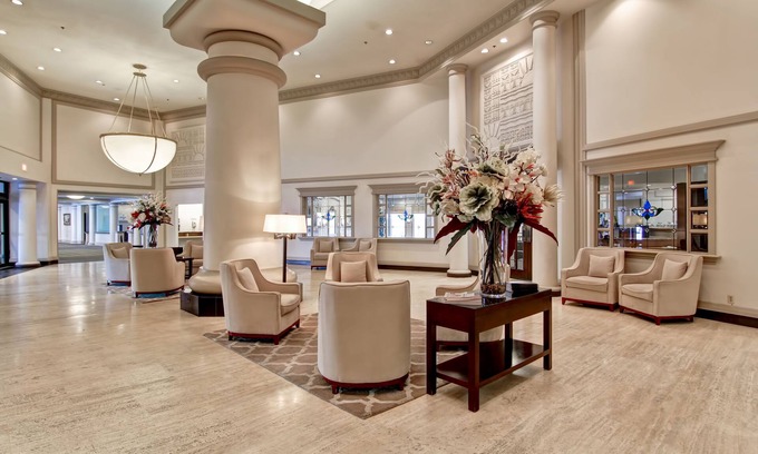 Downtown Edmonton Hotel | Chateau Lacombe Hotel