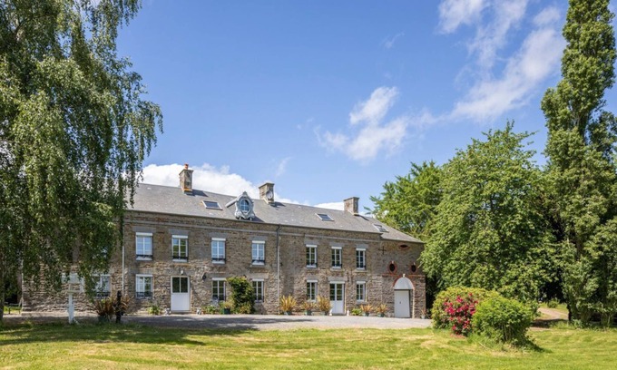Vassy Villa | Chateau Pommiers - Four Bedroom Villa, Sleeps 8