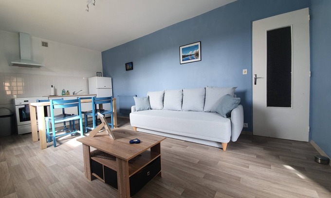 Chateaubriant Apartment | Chateaubriant town center gite with terrace and garden