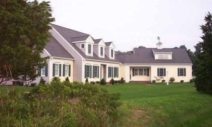 Chatham House | Chatham-Walk to Town/Beach-Multi Family Friendly