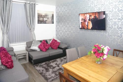 Openshaw House | CHEADLE HOUSE HOLIDAYS