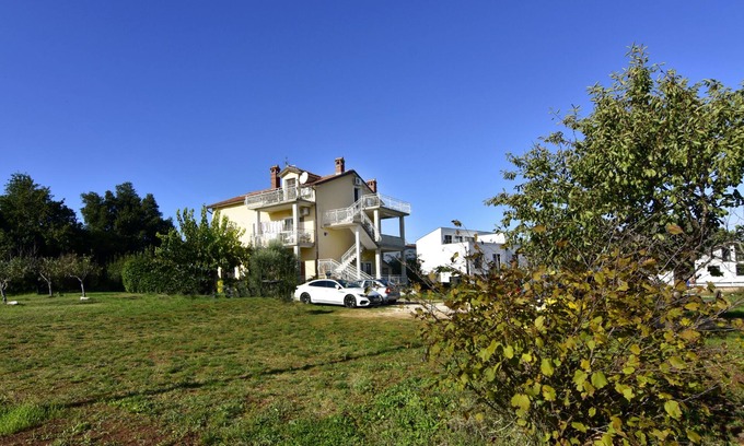 Basanija Apartment | Cheap apartment in Bašanija, two rooms, WiFi, air-conditioned, parking