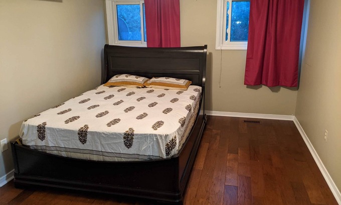 Brampton House | Cheerful 1-private bedroom in detached house