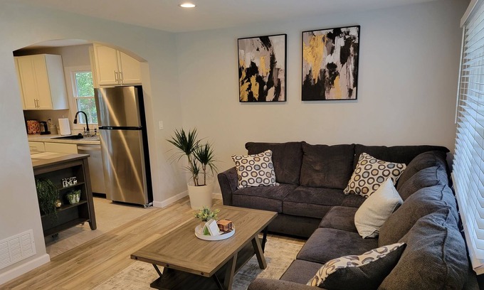 New Hartford House | Cheerful 2 Bedroom Residential home!