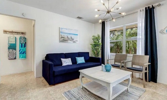 Little Ranches House | Cheerful 2Bd Home, 10 Min to Hollywood Beach