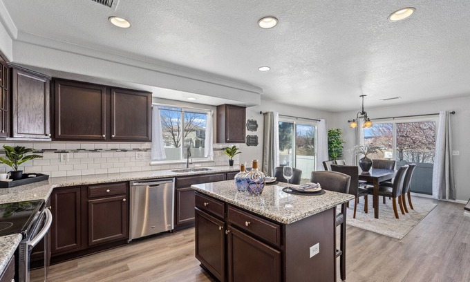 Green Valley Ranch House | Cheerful 3 Bedroom Home Plus Loft