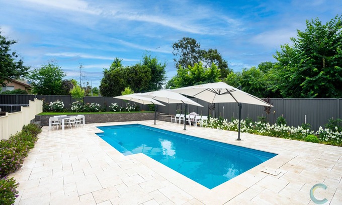 Mawson House | Cheerful 3 Bedroom Residential Home with Pool