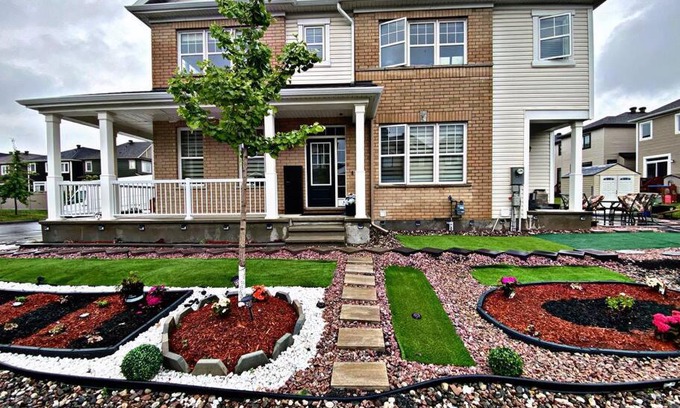 Ottawa Division House | Cheerful 3-bedroom vacation home luxury