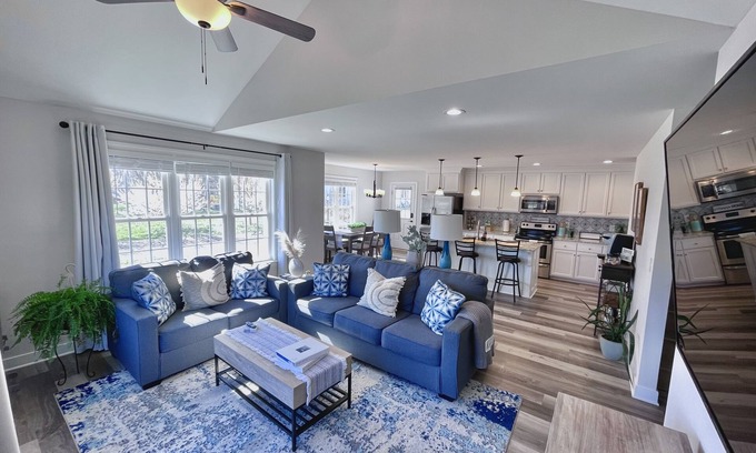 Mechanicsville House | Cheerful 4 bedroom w/game room, gym and free parking