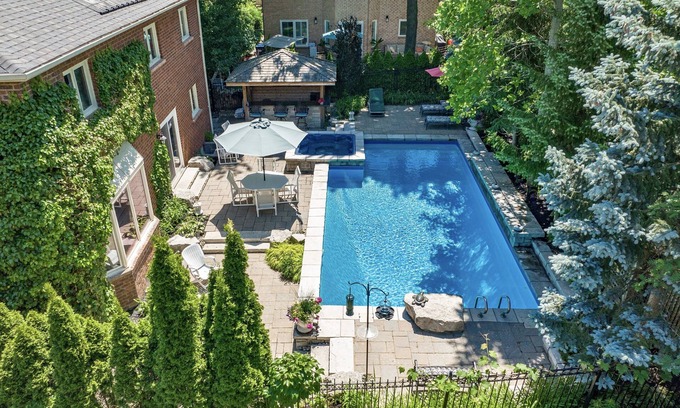 Sheridan Villa | Cheerful 7 bedrooms Villa with Hot tub & Pool.
