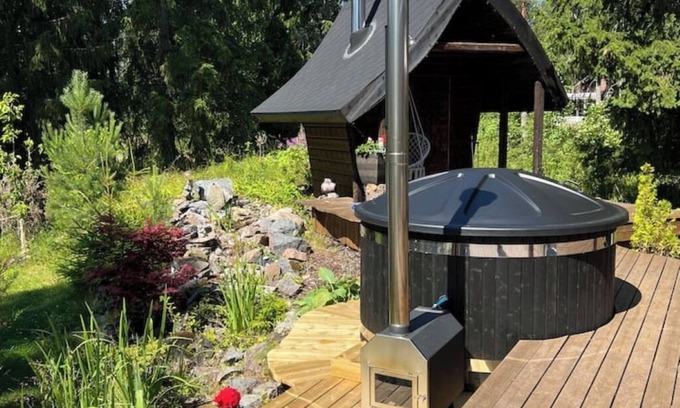 Almunge Cottage | Cheerful house with sauna and bathtub