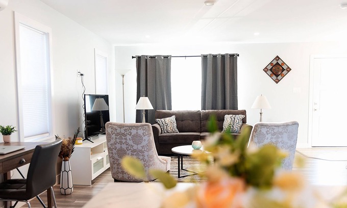 Lower Sackville House | Cheerful & Modern 3bedroom townhouse w/Patio & Parking