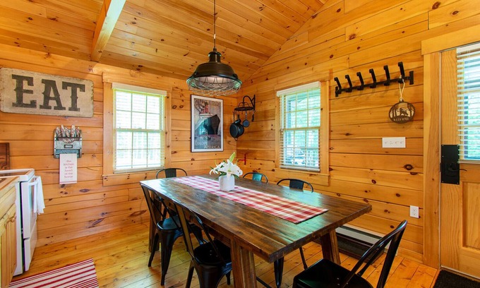 Lincolnville House | Cheerful Two Bedroom Cabin - 10 minutes to Camden!