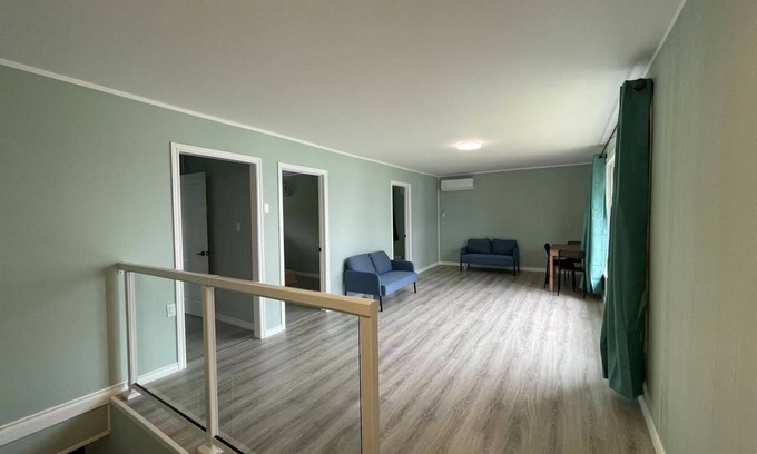 Beckwith Cottage | Cheerful Waterfront Cottage