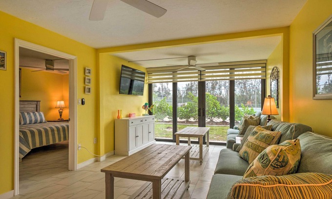 Iona Condo | Cheery Condo with Pool Access: 3 Miles to Beach!