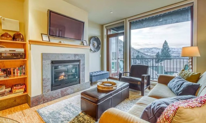 Chelan Condo | Chelan Resort Suites: Water Sunset #303