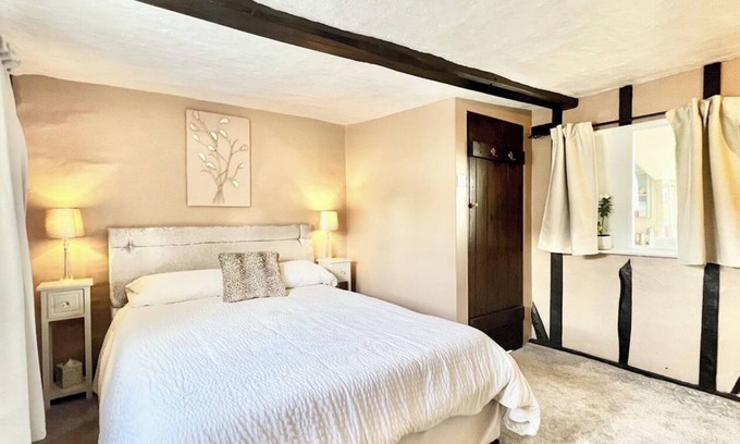 Great Leighs Cottage | Chelmsford Cottage Homestay Free Parking