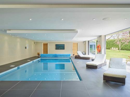 Cheltenham House | Cheltenham's Most Luxurious House - Beautiful Hot Tub & Indoor Pool