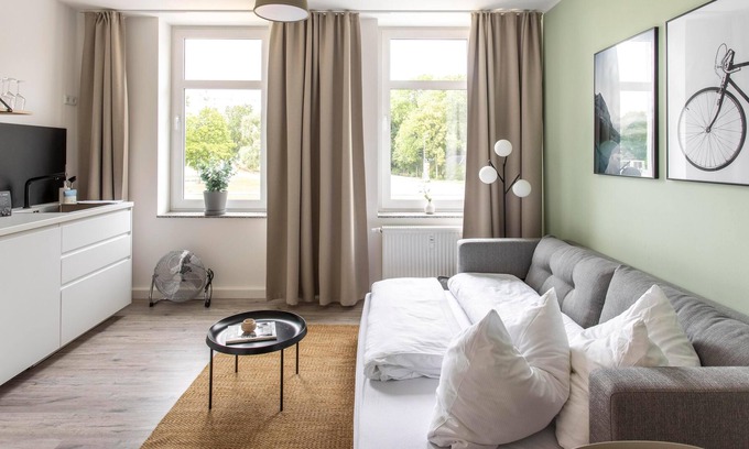 Kaßberg Apartment | Chemnitz Hartmannstr | Two-Bedroom Suite + Balcony