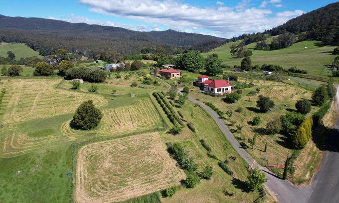 Lilydale House | Cherry Top Farmstay - Boutique Eco Village