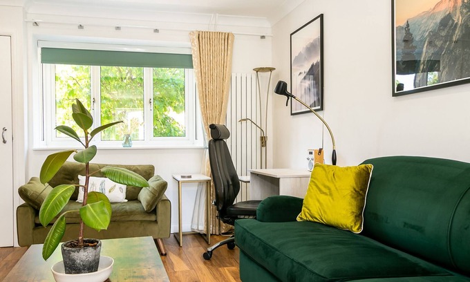 Bicester House | Cherry Tree Cottage | Bicester Holiday Let | 2 Beds & Sleeps 4