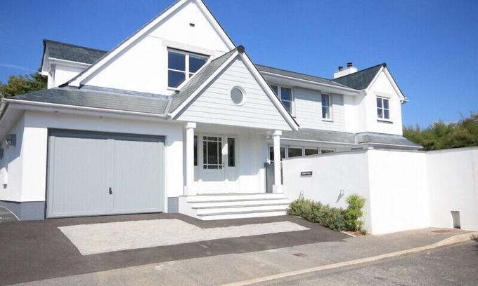 Rock Cottage | CHERRYTREES, family friendly, with hot tub in Rock