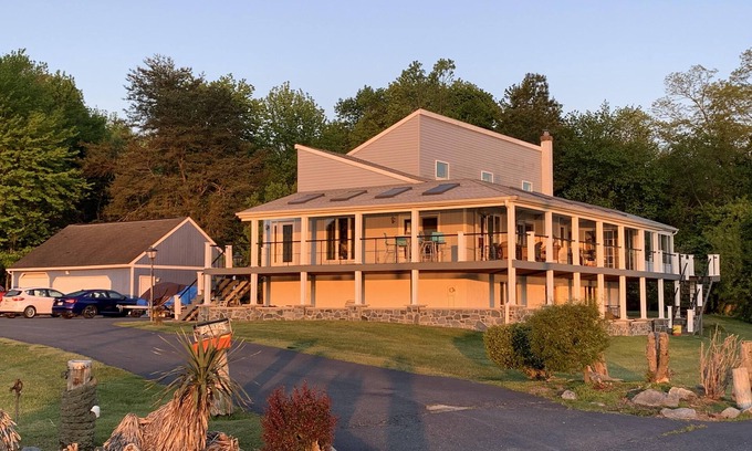 Chesapeake City Apartment | CHESAPEAKE CITY DIRECT VIEW OF C&D CANAL, WATER TOY PARKING, WALK TO TOWN