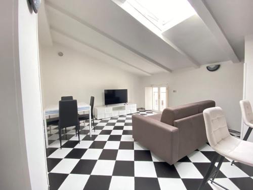 Azzano Mella Apartment | Chess House