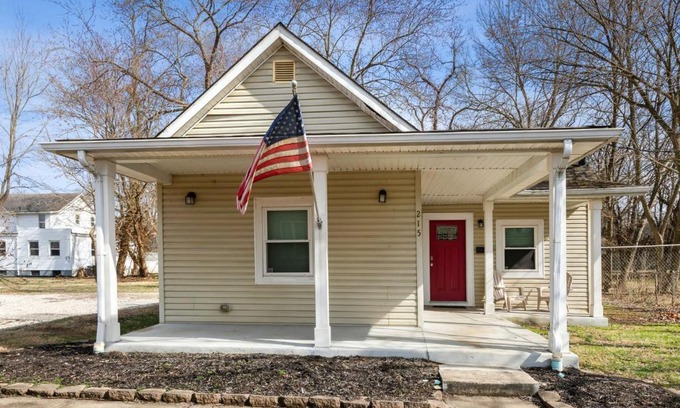 Loveland House | Chestnut St 3 Bedroom House in Historic Loveland
