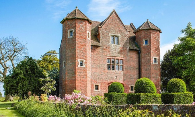 Upton Cressett Villa | Chevaliers Estate - Ten Bedroom Villa, Sleeps 20