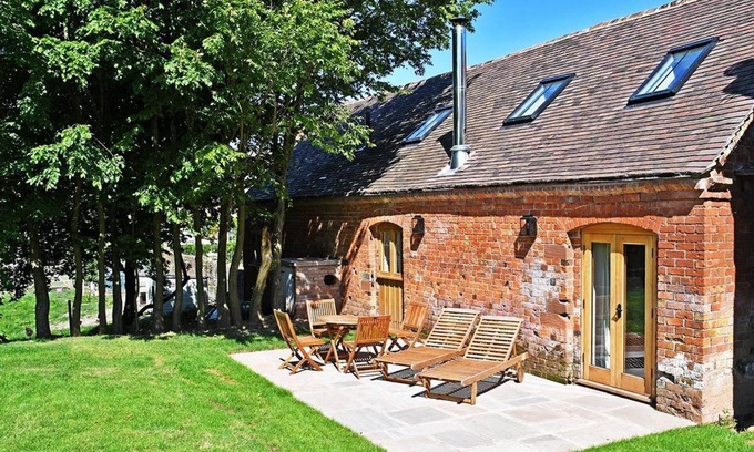 Upton Cressett Villa | Chevaliers Moat House